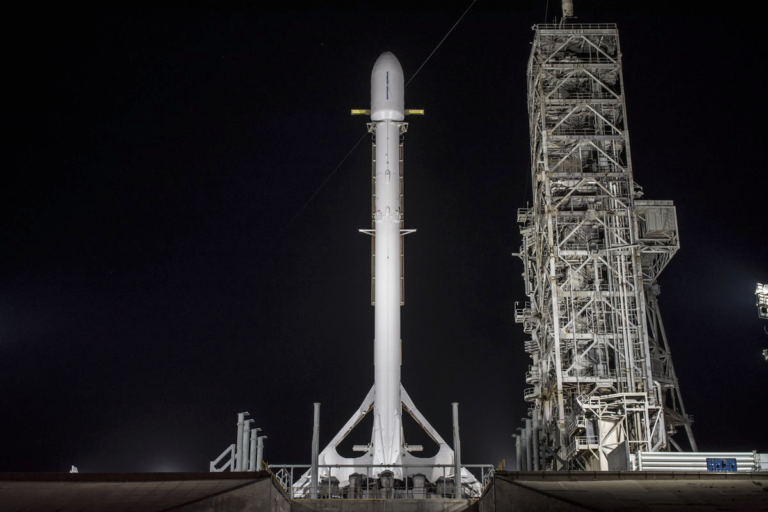 Falcon 9 sur le pas de tir 39A en novembre