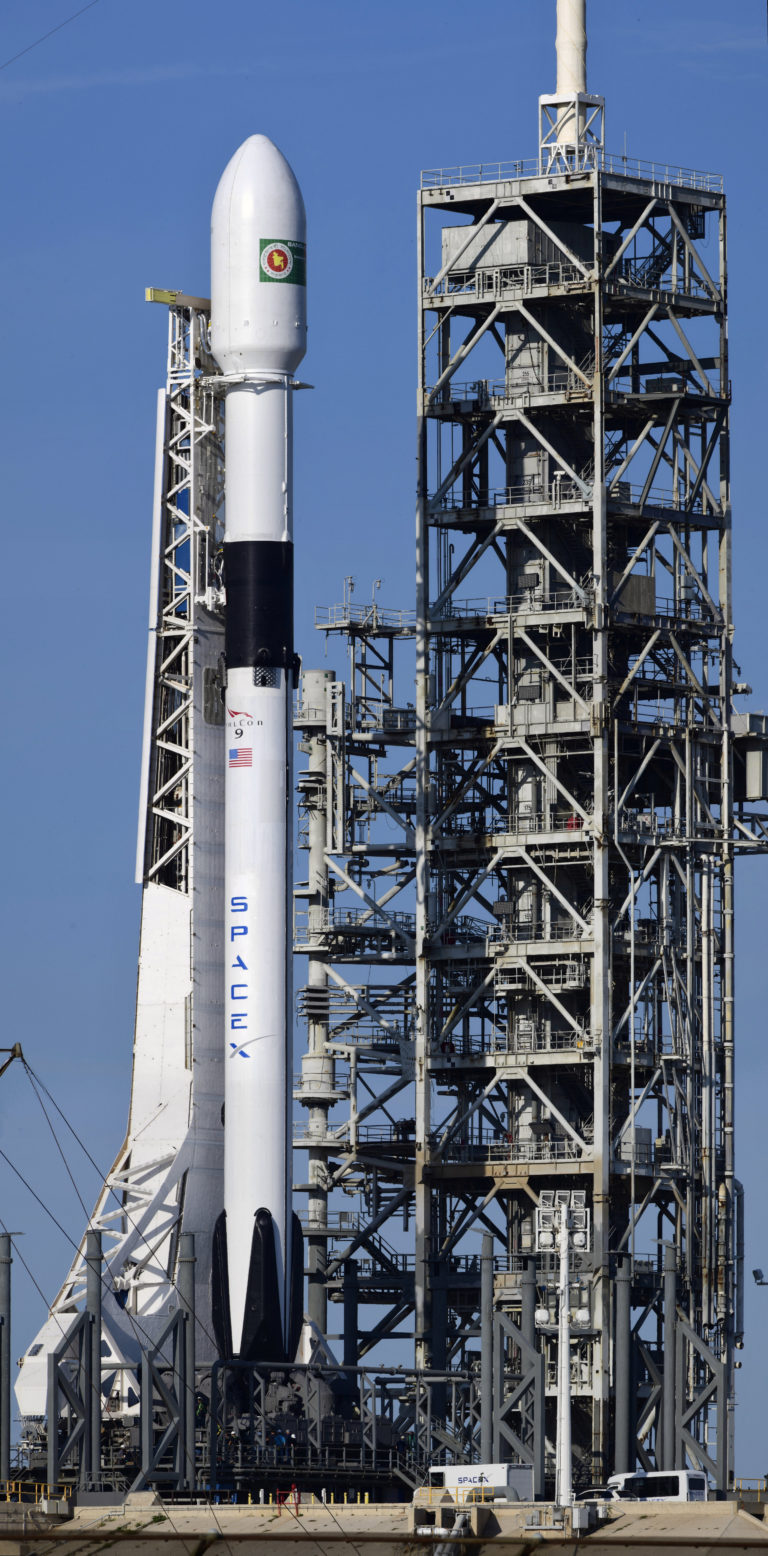 Falcon 9 Block 5 on pad (@spiel2001 K. Scott Piel)