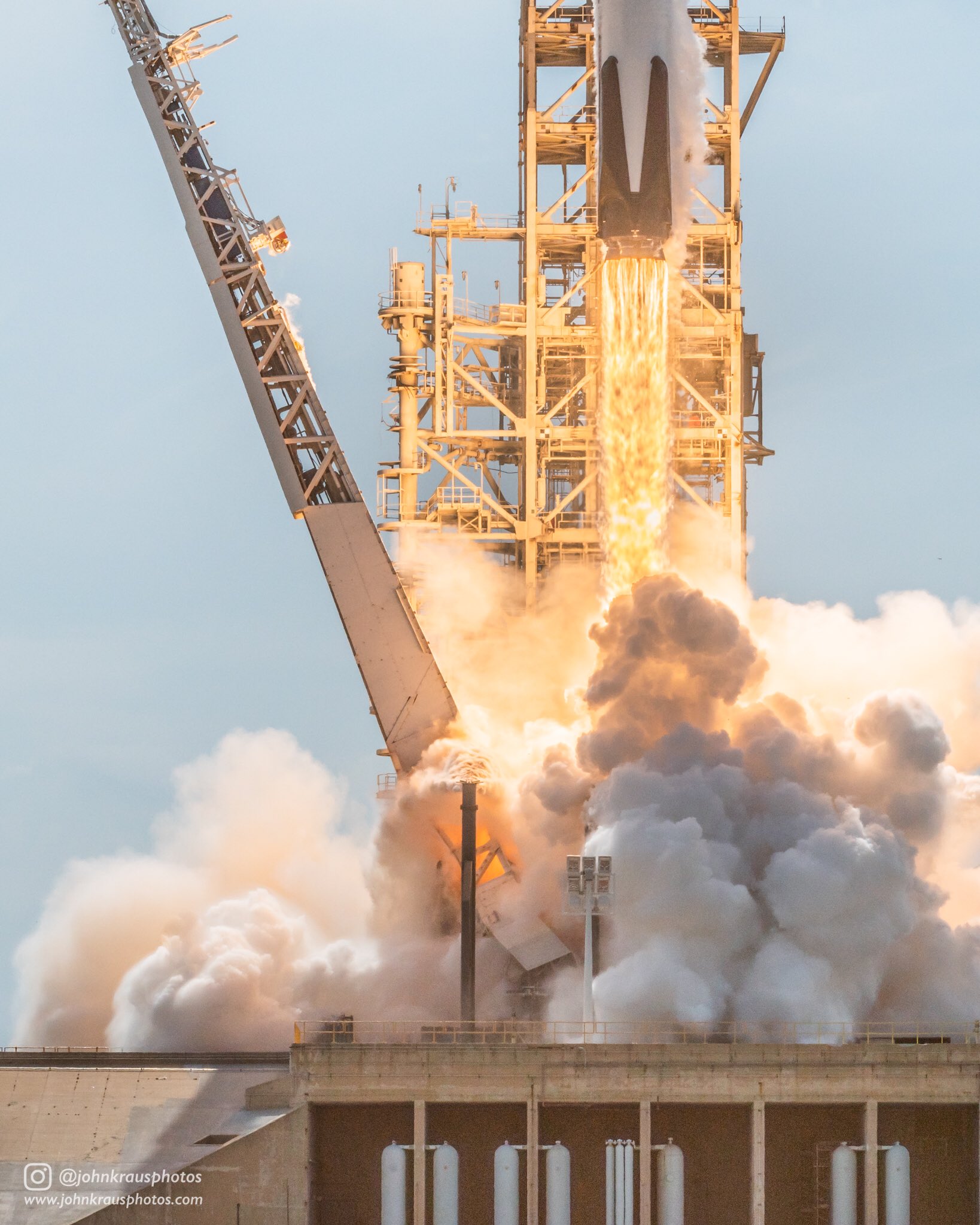 Liftoff close up (@johnkrausphotos John Kraus pour @americaspace America Space)