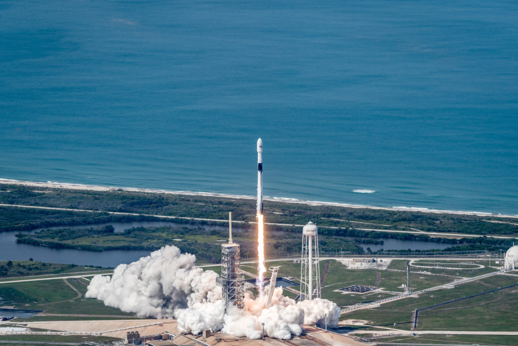 Liftoff drone view (SpaceX)